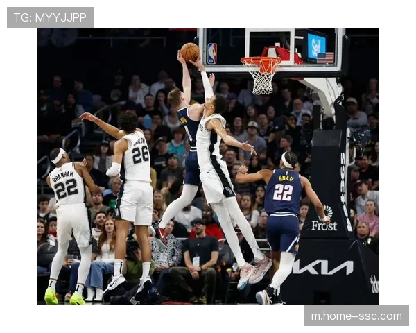 马刺利用文班亚马防守威慑力，将坎宁安进攻路线引导至协防区域