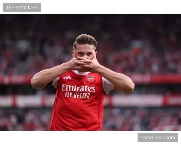 约克雷斯背身拿球与跑动接应能力提升，身体对抗信心增强